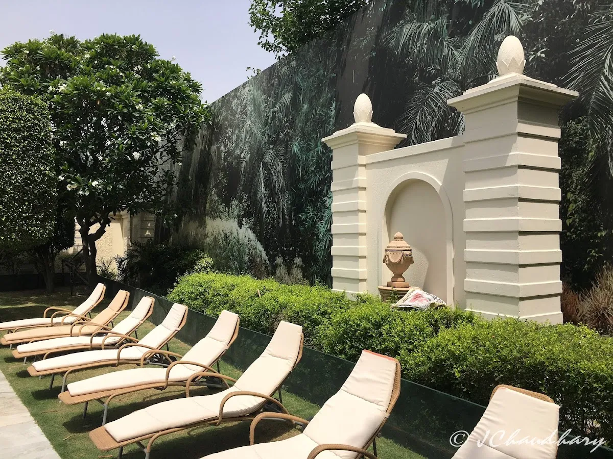 Anvi DLF Golf Club Swimming Pool photo 3