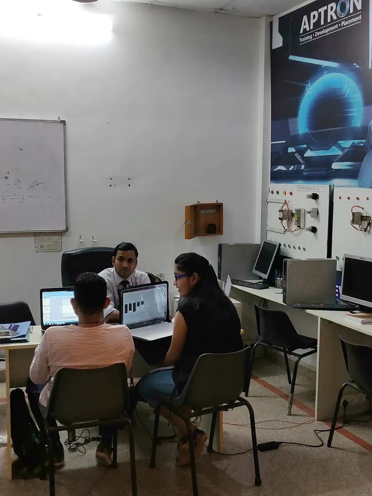 APTRON GURGAON photo 3