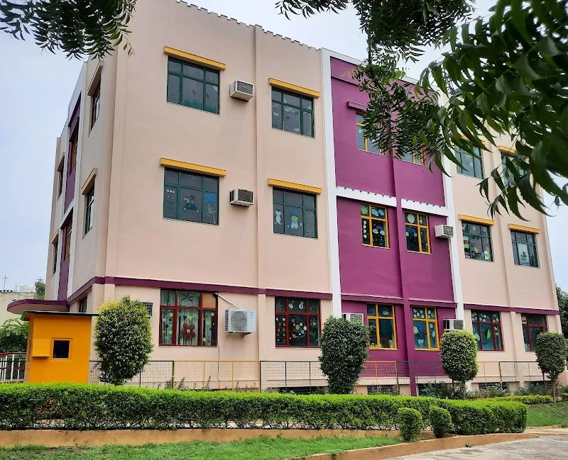 Camp Giraffe Preschool and Daycare