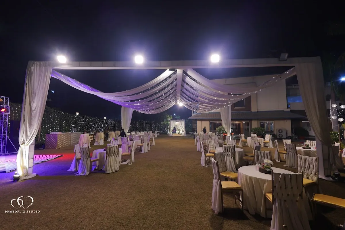 Club South Patio photo 4