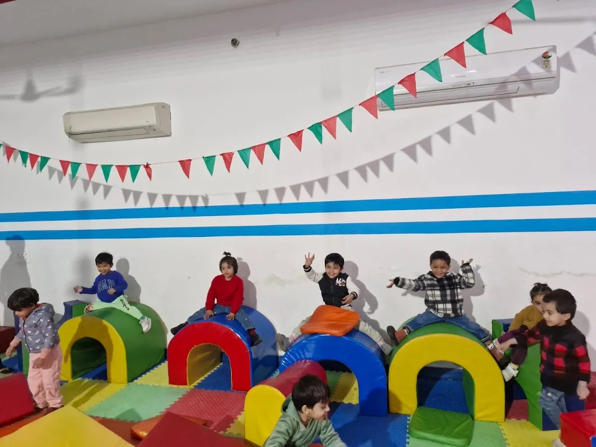 Footprints: Play School & Preschool in Mayfield Garden, Koyal Vihar, Gurugram photo 2