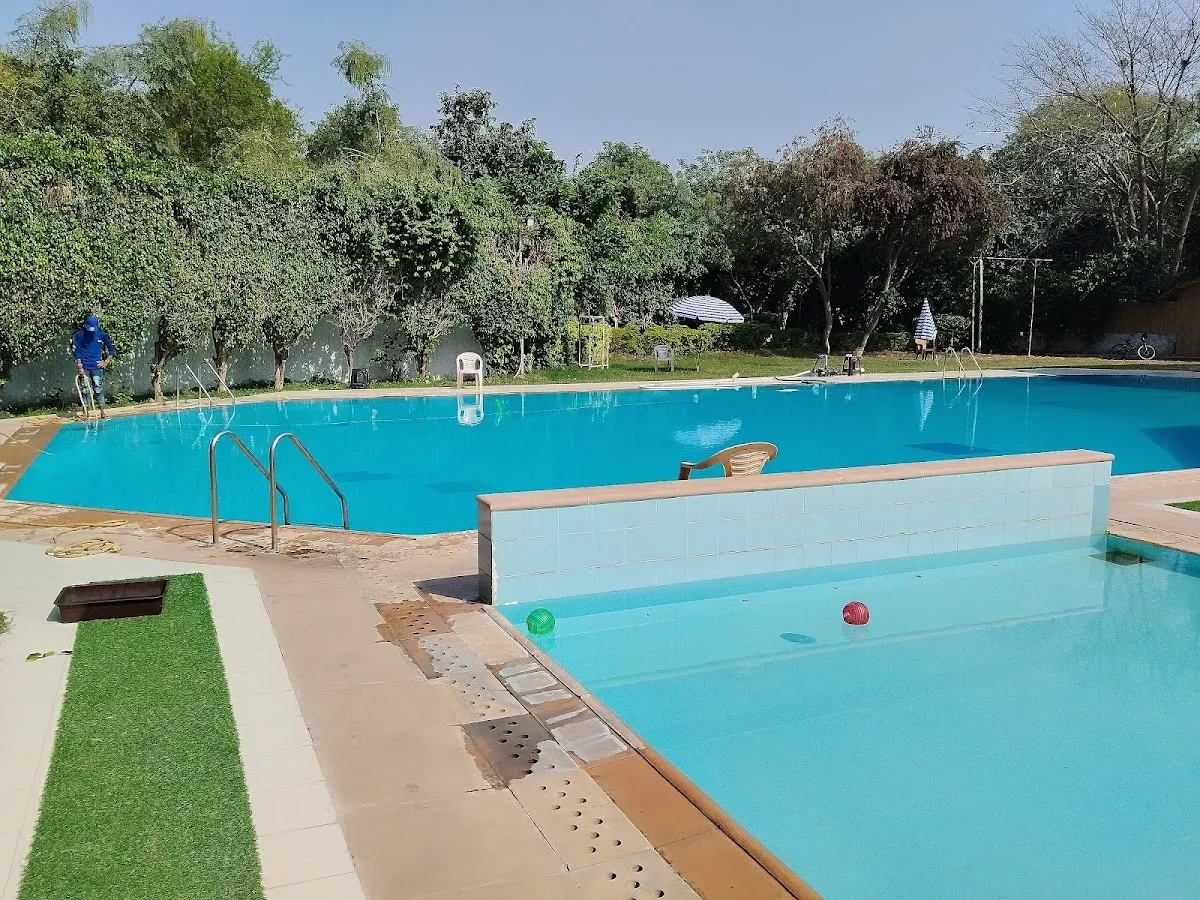 Malibu Towne Swimming Pool photo 2