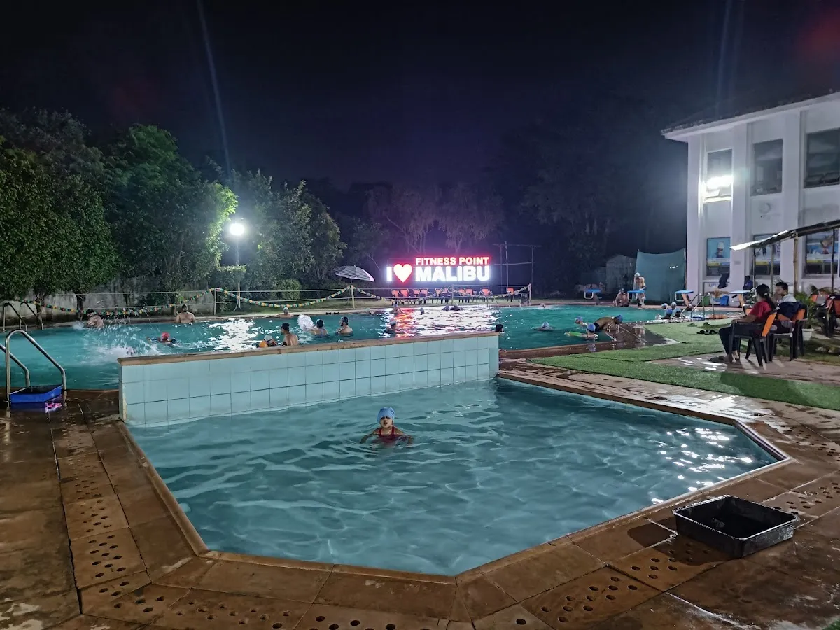 Malibu Towne Swimming Pool photo 3