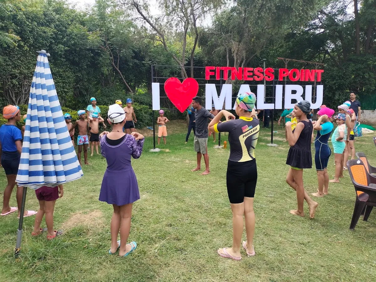 Malibu Towne Swimming Pool photo 6