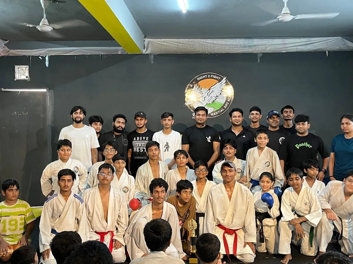 MMA Classes| karate | kickboxing | self defence class |weight loss training |R2F |Grappling photo 5