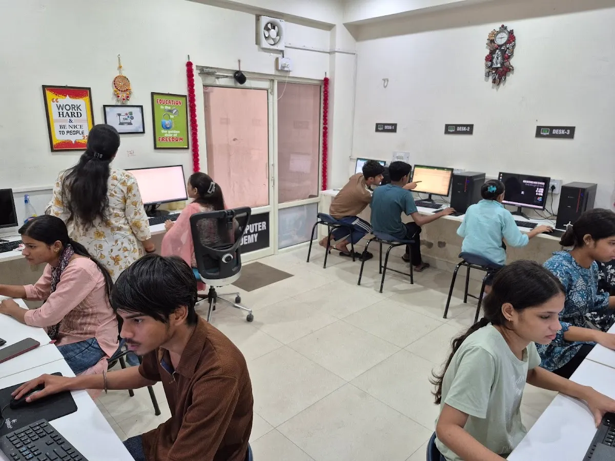 Om Computer Academy photo 6