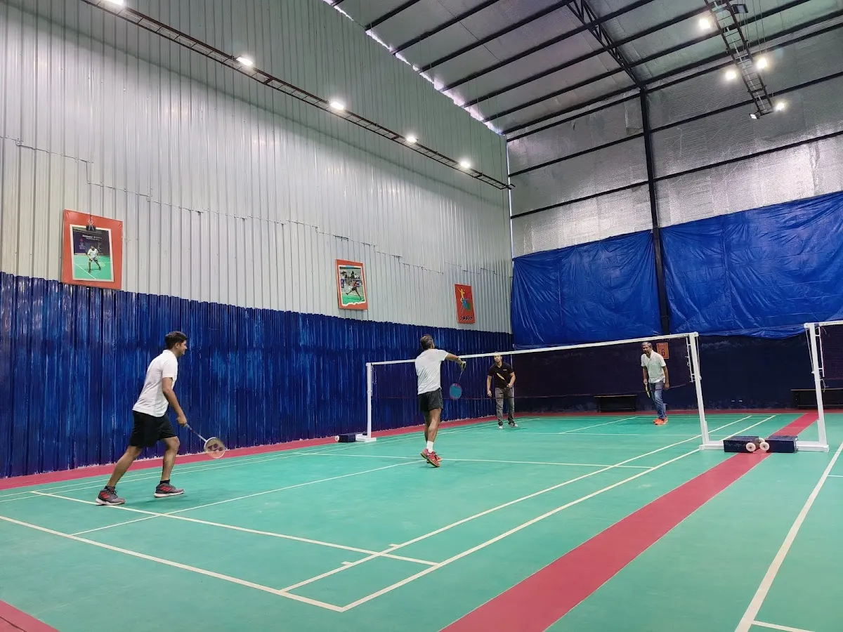 Rackonnect Strings & Feathers Badminton Arena | Sporbit photo 2
