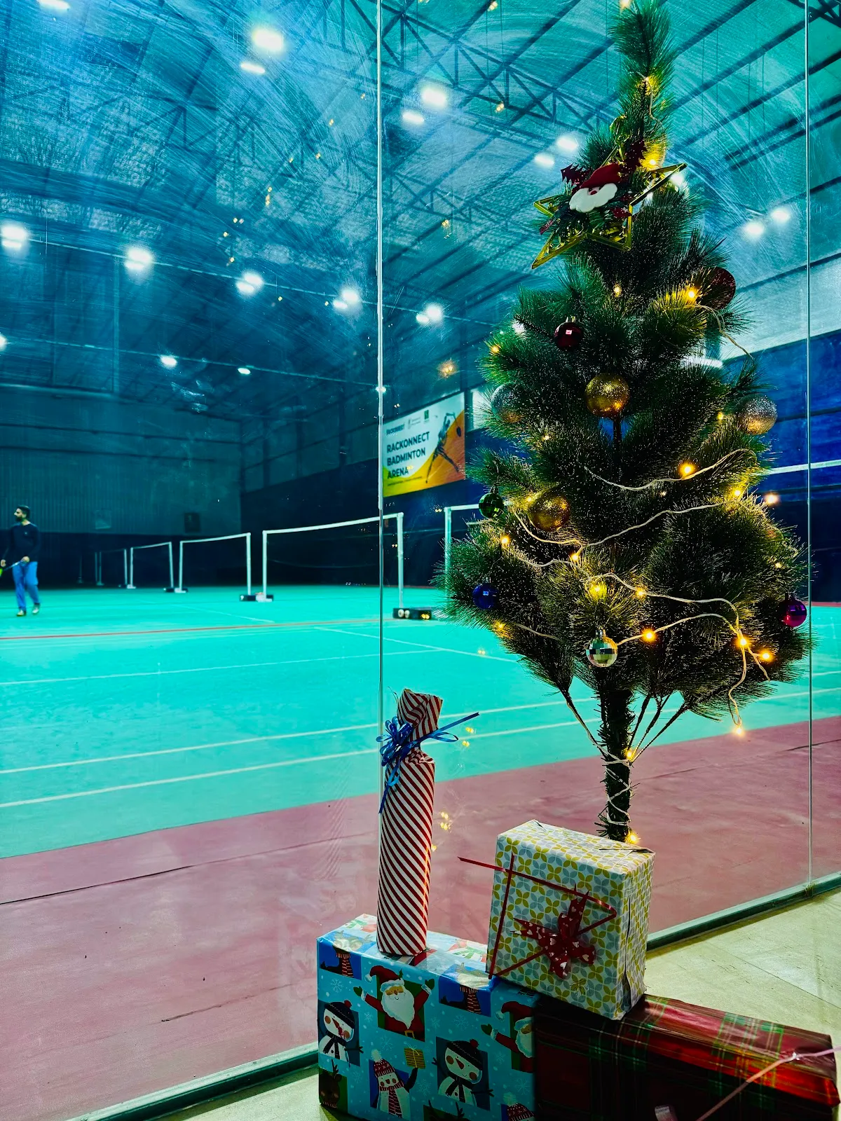 Rackonnect Strings & Feathers Badminton Arena | Sporbit photo 6