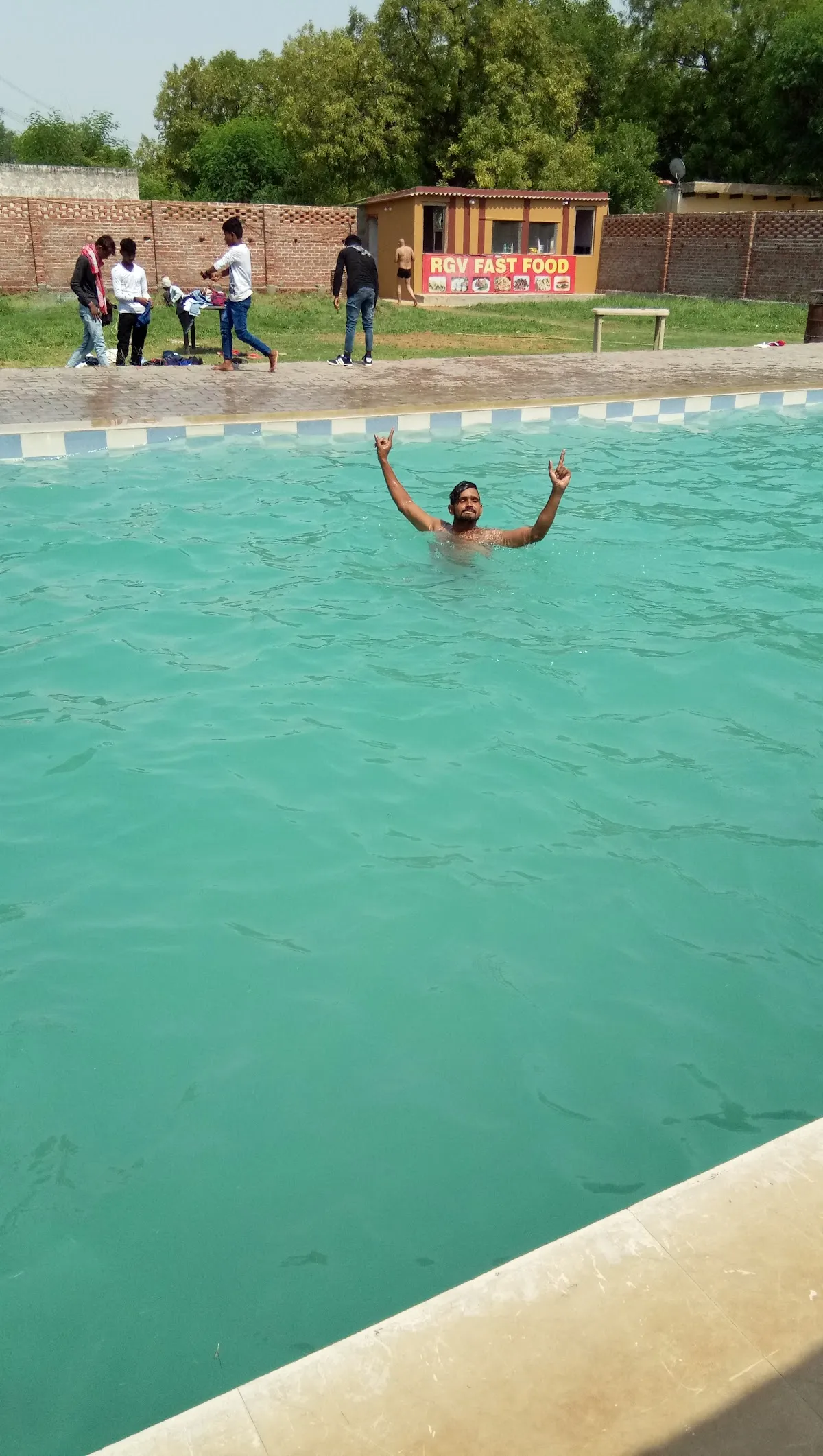 RGV swimming Pool photo 3