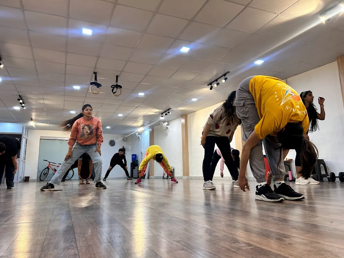 SIGNATURE |Dance| music| Yoga| CENTRE photo 2