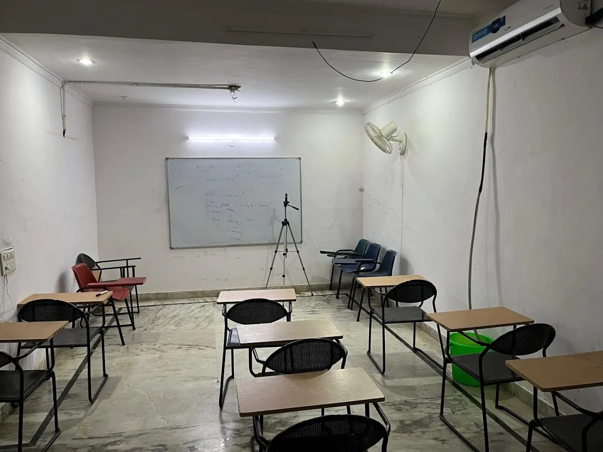 We Educate - Premier IIT JEE & NEET Coaching Gurugram Haryana Sector 46 photo 2