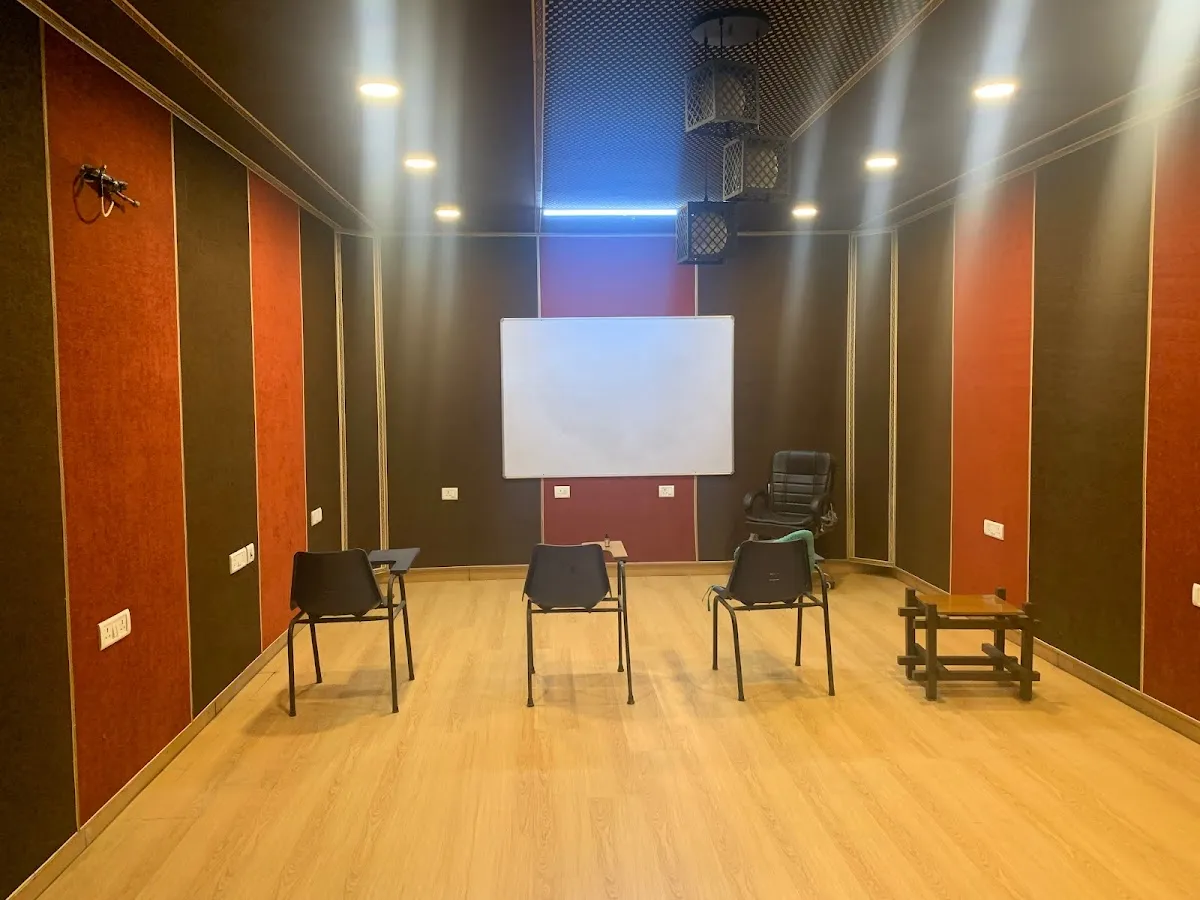 We Educate - Premier IIT JEE & NEET Coaching Gurugram Haryana Sector 46 photo 4