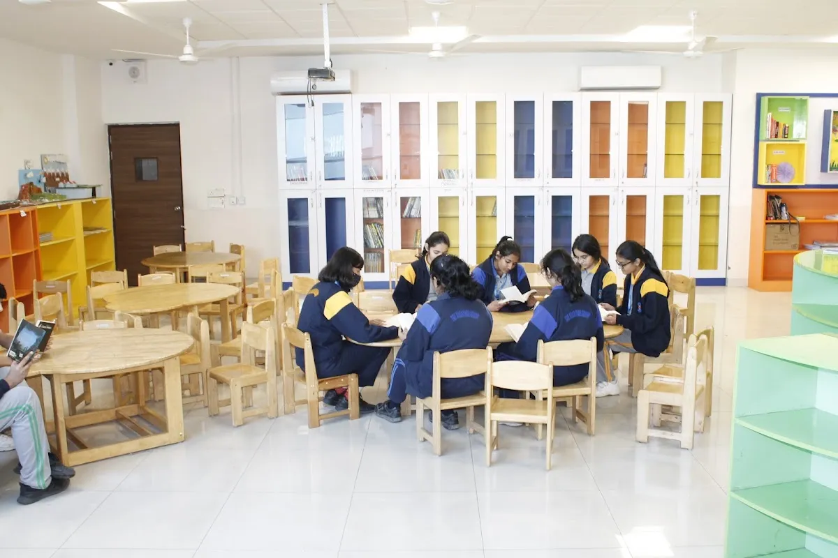 Narayana eTechno-School - Palam Vihar photo 5