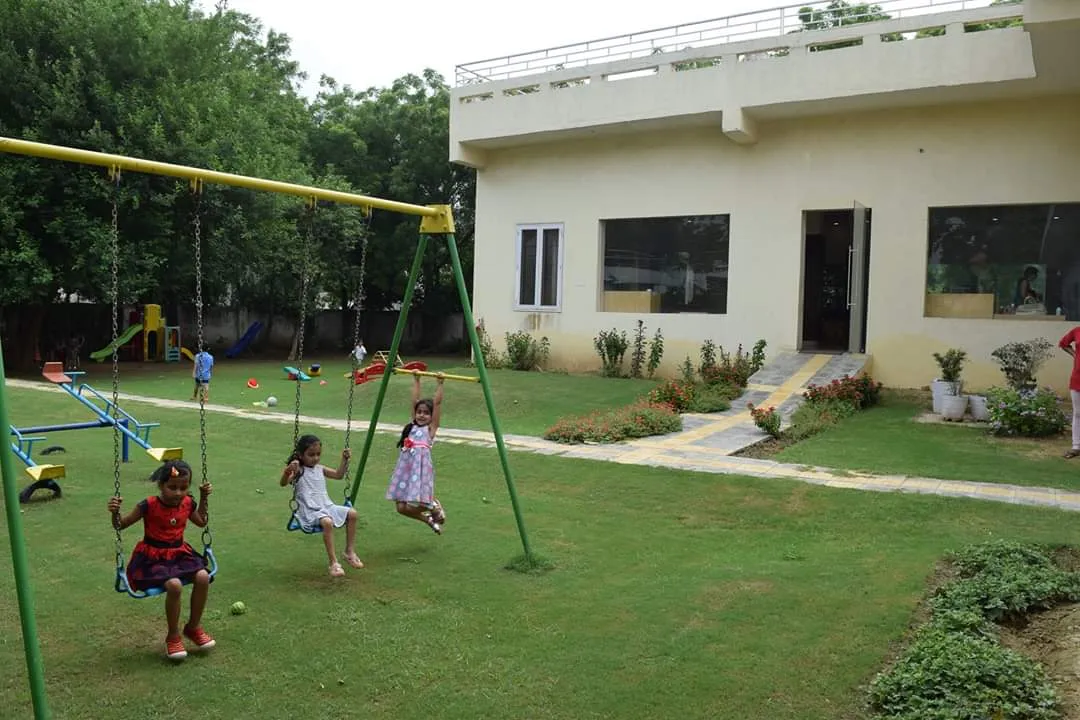 Productive Minds, Malibu Town photo 3