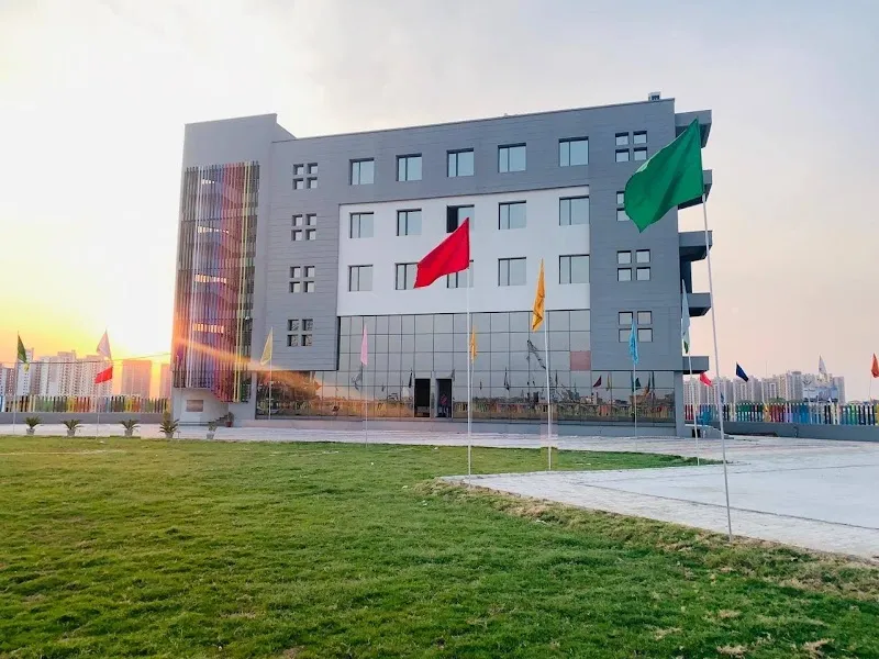 S N International School