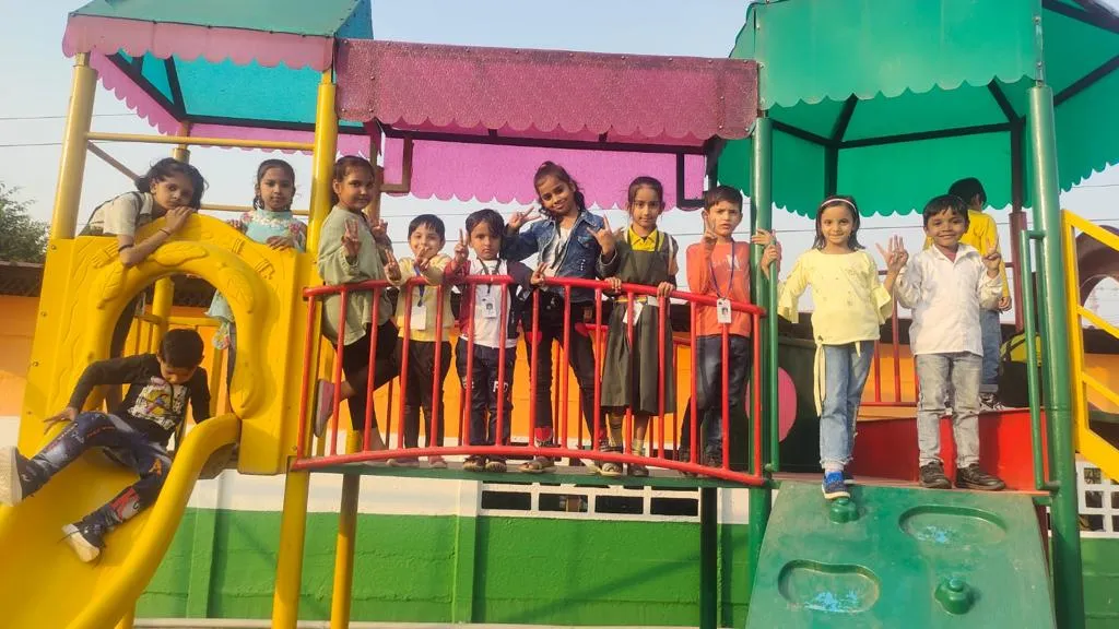 Woodstock School photo 3